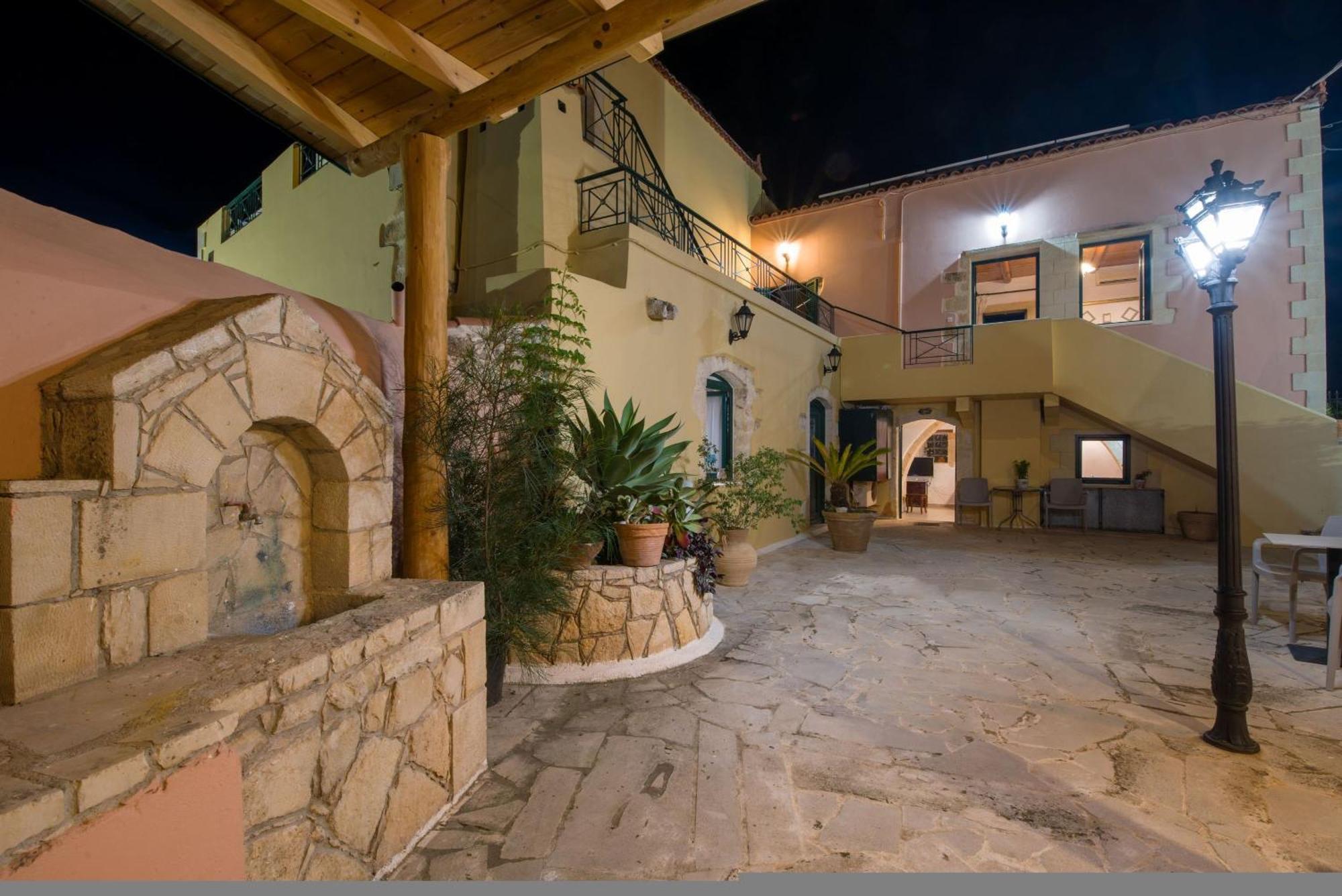 Skandalis Apartments With Pool Chorafakia Exterior photo